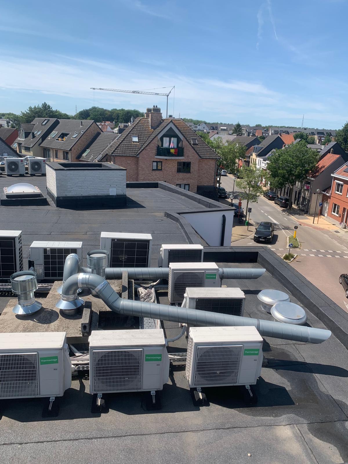 Plat dak technische installaties